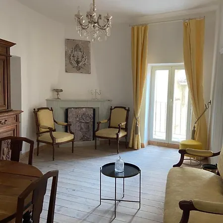 Dans Un Immeuble Du 15eme Siecle Appartement Sartène