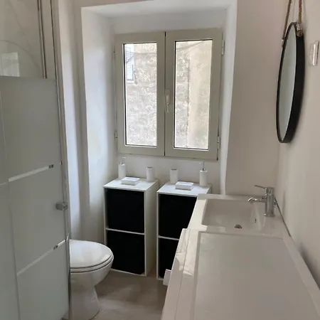 Dans Un Immeuble Du 15eme Siecle